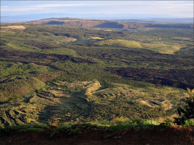 Lava flows and rockfall deposits make for rough ground on the Menengai caldera floor. (© Seth, via Flickr)